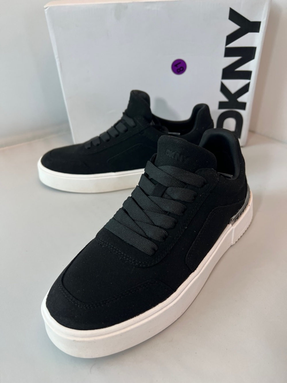 DKNY Black Low-Top Beverly Sneakers with White Sole. Size 9.5. NIB